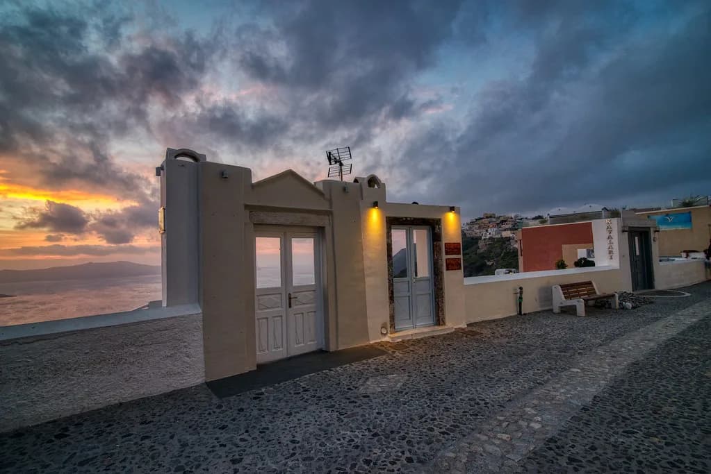 Best Restaurants in Kamari, Santorini: Where to Eat by Area