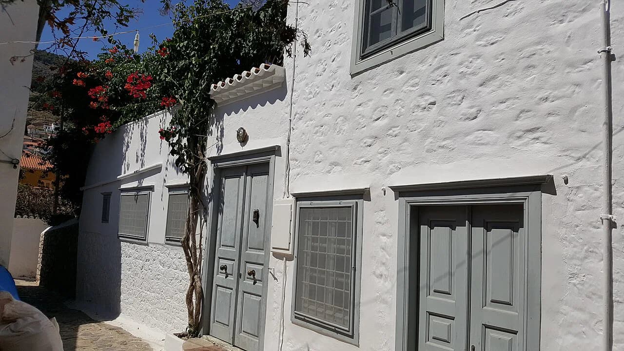 Hydra Neighborhoods: 4 Area Guides