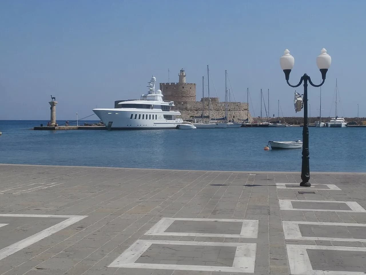 Mandraki Rhodes: Harbour Neighborhood Guide for Travelers