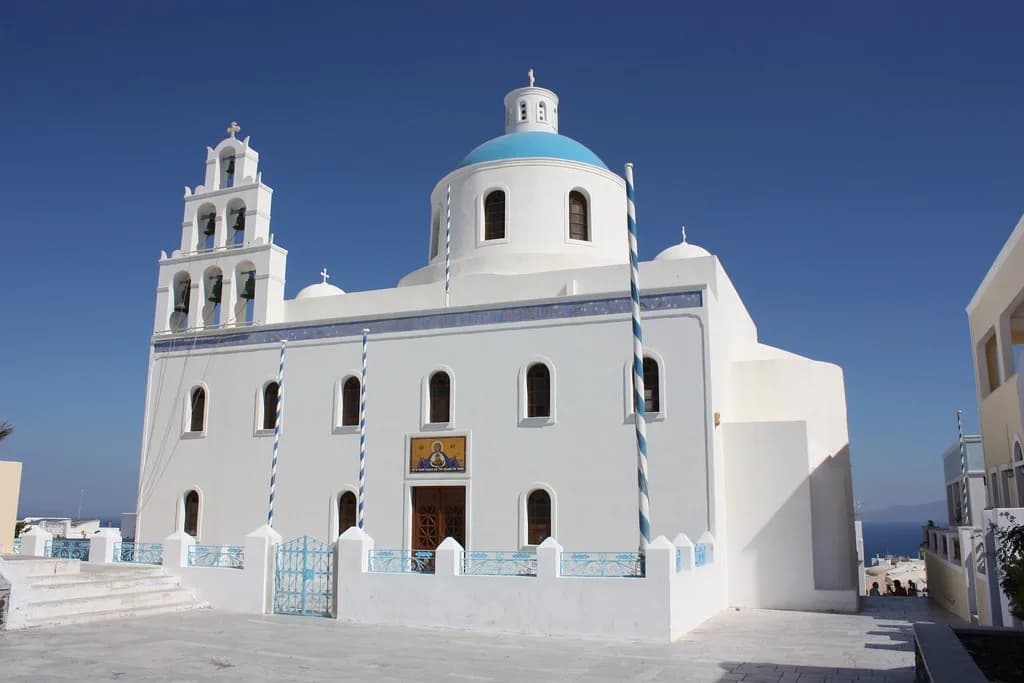 Oia Churches: Blue Domes, Panagia Platsani & Visiting Tips