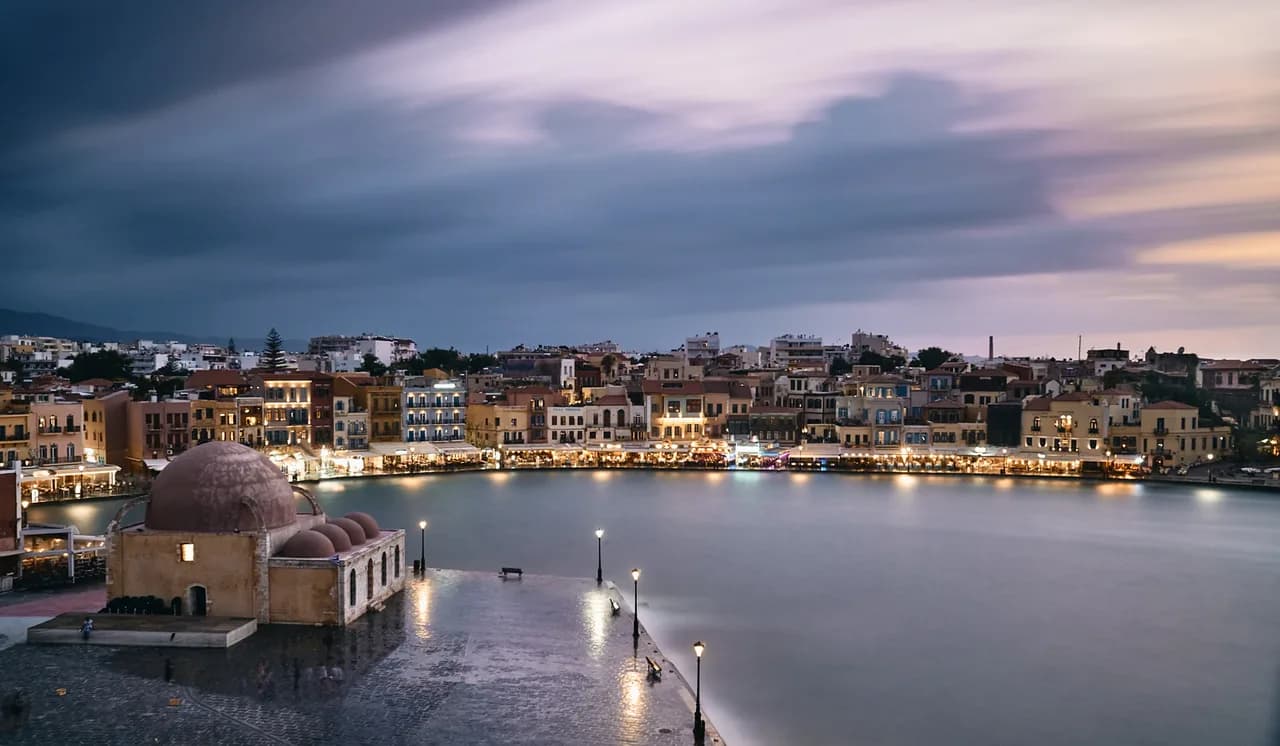 Tipping in Greece: What to Leave in Tavernas and Taxis