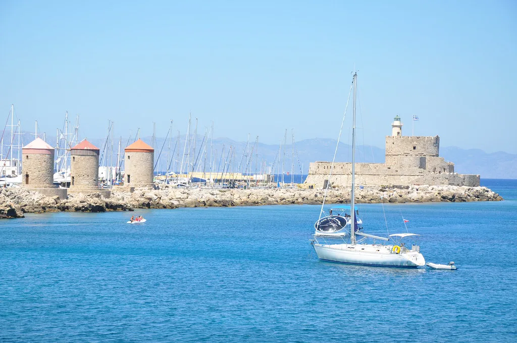 Agios Nikolaos Fortress and lighthouse