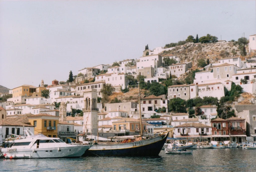 In the harbour Hydra
