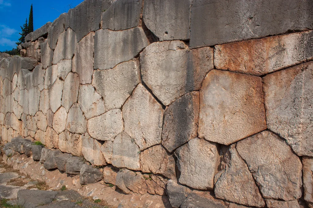 Polygonal Wall, Delphi