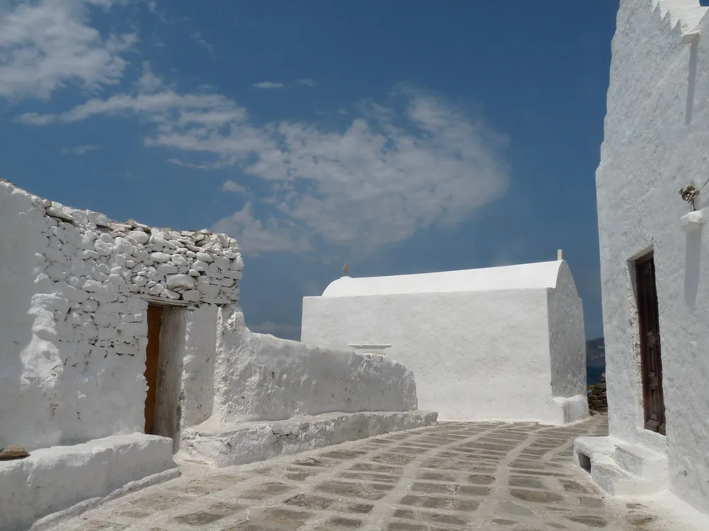 Venue view: whitewashed Kastro architecture in Mykonos old town