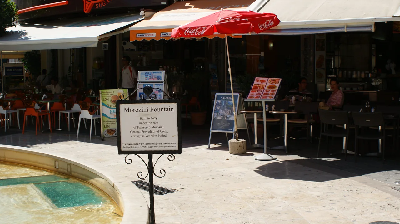 Morosini Fountain (Lions Square) in Heraklion. Resized and converted to WebP.