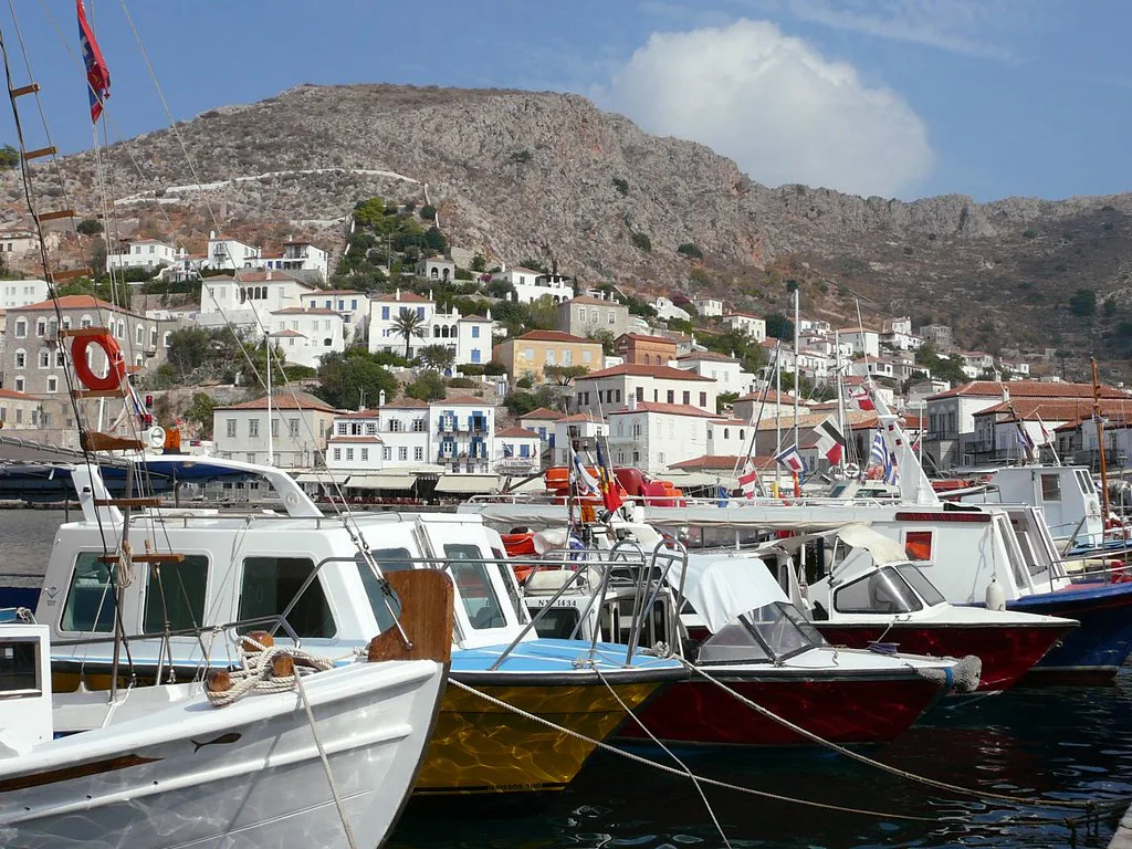 Hydra harbour